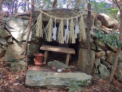 大日山役行者の祠