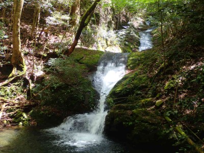 下段：南松の滝　上段：熊が滝