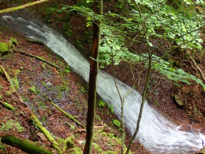 P6120115.jpg (145.44 KiB) 閲覧された回数 2956 回 上の大滝下のナメ斜滝