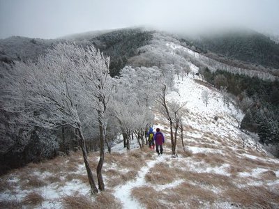 雪化粧の稜線