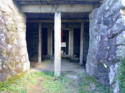 2025-09-16_08-59-54~2.jpg (185.07 KiB) 閲覧された回数 18458 回 比較的新しそうな石室(上部はコンクリート)