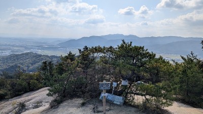 PXL_20251107_020819752.jpg (152.15 KiB) 閲覧された回数 1677 回 山頂付近