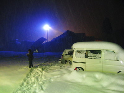 雪はボンボン.JPG (104.79 KiB) 閲覧された回数 15027 回 ● ついたときは雪はボンボン降り積もるのさ
