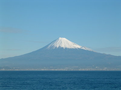 駿河湾から富士山