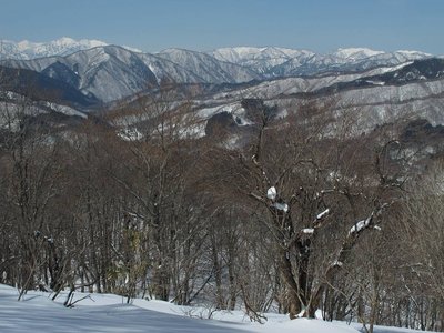 もう少し北へ振れば御前岳、栗ヶ岳が望める。