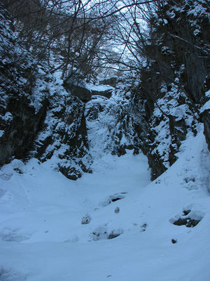 犬帰し大滝が見えてきた