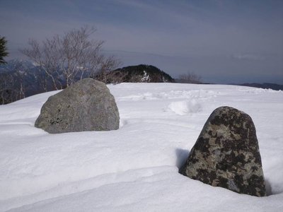 坊主岳山頂の標石