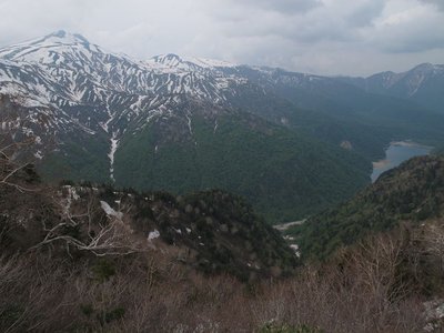 御前峰からしらみず湖まで一望の下