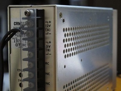 IMG_2995-s.JPG (47.37 KiB) 閲覧された回数 4561 回 1978年製、年季の入った我家の電源BOX、こいつも火をふくかも。