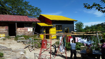 越百小屋と働き者の夫婦