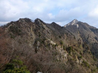 P1010930.JPG (225.89 KiB) 閲覧された回数 8423 回 衝立岩と鎌ヶ岳