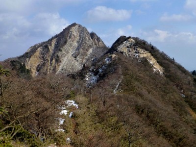P1010959.JPG (271.26 KiB) 閲覧された回数 8423 回 鎌ヶ岳が迫ってくる