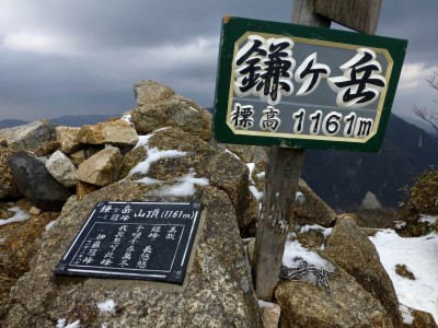 P1010990.JPG (280.42 KiB) 閲覧された回数 8423 回 鎌ヶ岳山頂にて