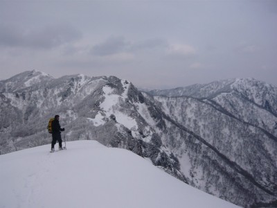 夜叉ヶ丸から望む三周ヶ岳と高丸