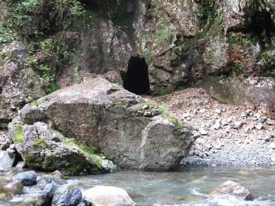 佐目子谷の坑口跡？