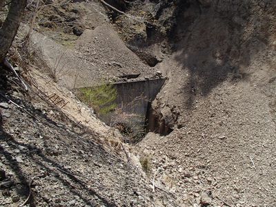 埋まりかけている北谷隧道北口