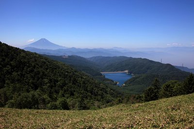 大菩薩峠から富士山を仰ぐ