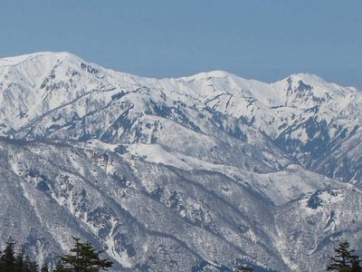 4/17　かなり割れてますが、とあるパーティーはスキーで通過してました