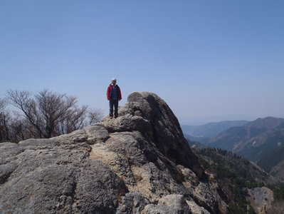 平穏そうな馬の背岩