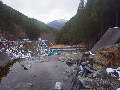 意味不明な砂防ダム建設。