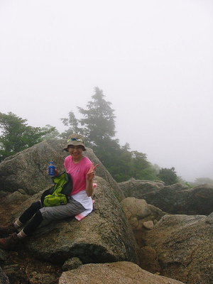 ● 笑顔の山ガール、そのうちに歩きも強くなるさ