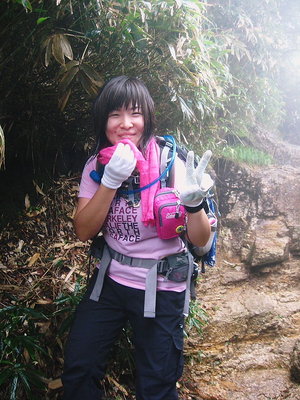 ● 音楽聴いて歩くガール、逞しそう鍛錬かな