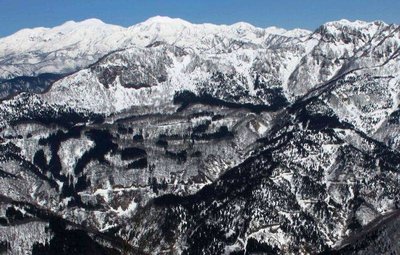 10393909_358705340997113_6664510065236721128_n.jpg (284.36 KiB) 閲覧された回数 13910 回 木無山山頂からの白山大展望