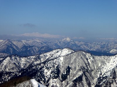 花房山山頂から屏風山、加賀白山・別山を望む