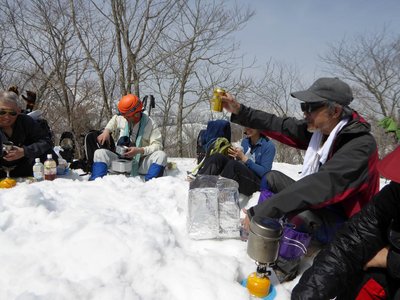 P1010620.JPG (226.1 KiB) 閲覧された回数 12056 回 余裕の乾杯で、鍋返しはなかった