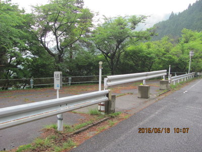 １．６キロポスト高い側入り口
