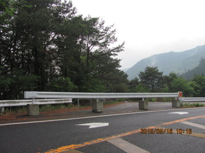 ０．６キロポスト高い側