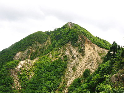 ● 大きな荷物で登るは大変だね