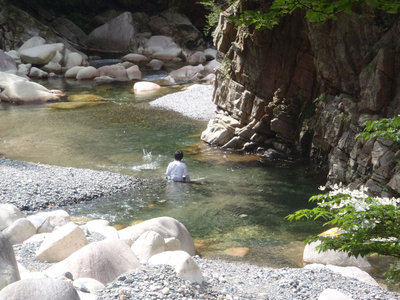 川で遊ぶ.JPG (222.01 KiB) 閲覧された回数 7262 回 川で遊ぶ・・・・