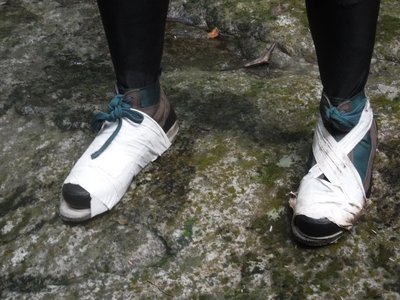 満身創痍の沢靴の図