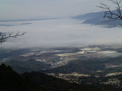 resizePC297633.jpg (109.87 KiB) 閲覧された回数 5778 回 大工場を境に雲海が