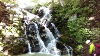 初めてザイルを出す-KIMG0226.jpg (151.14 KiB) 閲覧された回数 7644 回 ザイルを出した滝