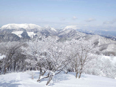P1310060.jpg (79.67 KiB) 閲覧された回数 8173 回 霊仙(左)と伊吹山(右)