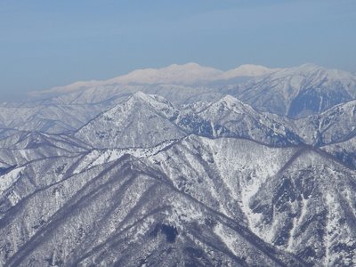 山頂付近からは白山も眺望