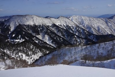 DSC04661.JPG (100.74 KiB) 閲覧された回数 6870 回 伊吹北尾根全景