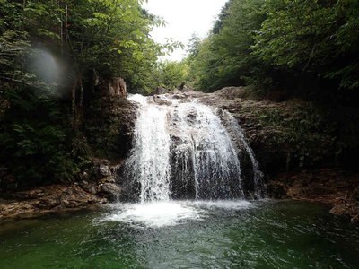 大文具スポットのすだれ状の滝