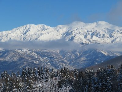 こつぶり山から白山を眺める