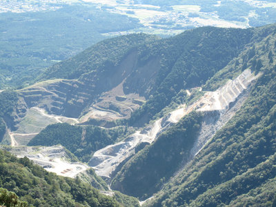 孫太尾根の採石場