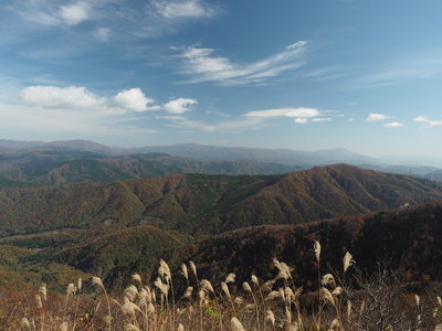 p736.jpg (236.64 KiB) 閲覧された回数 7330 回 p739からの東の湖北の山々の展望
