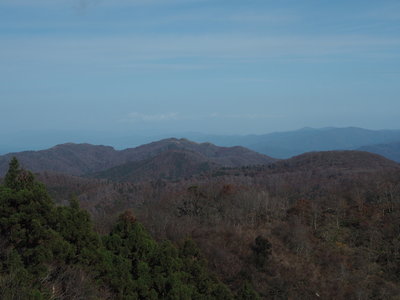 中央に岩籠山