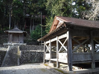 能舞台と能郷白山神社