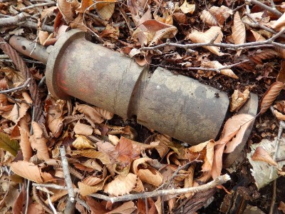 同じ場所にワイヤが当たり、溝ができています