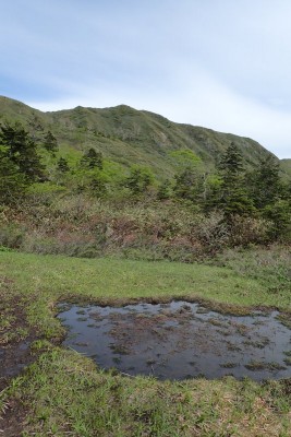 池塘と銚子ヶ峰