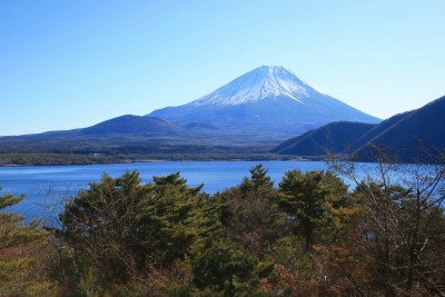竜ヶ岳の隣の本栖湖から