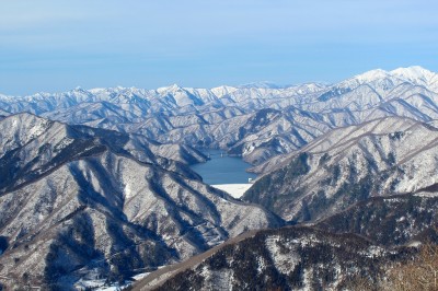 徳山湖、能郷白山