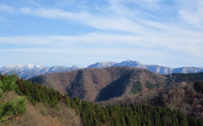 能郷白山から冠山、金草岳の眺め